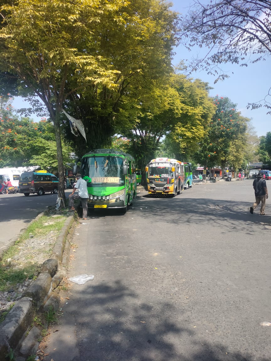 TEMPAT PARKIR BUS AKDP