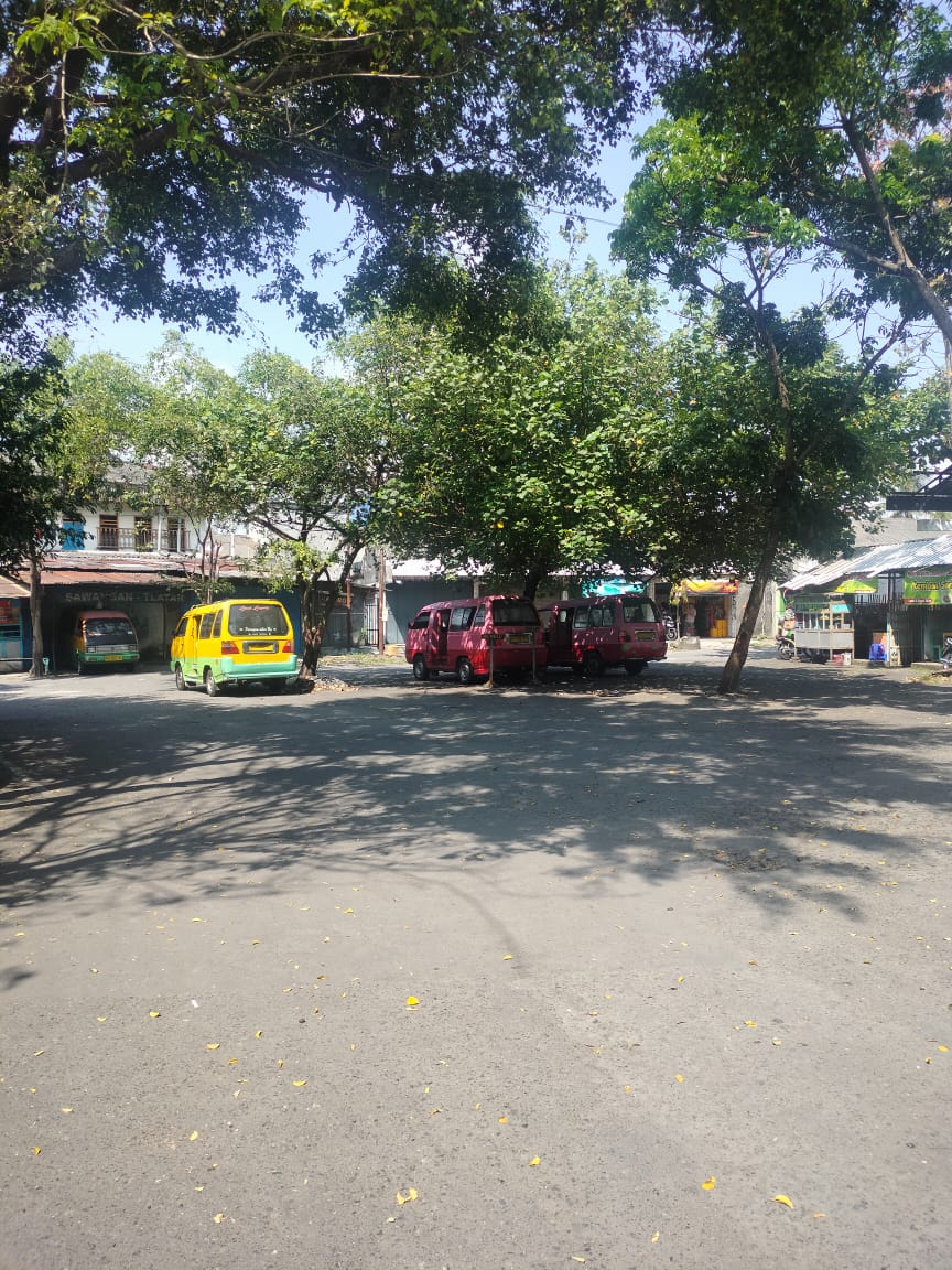 TEMPAT PARKIR ANGKUDES