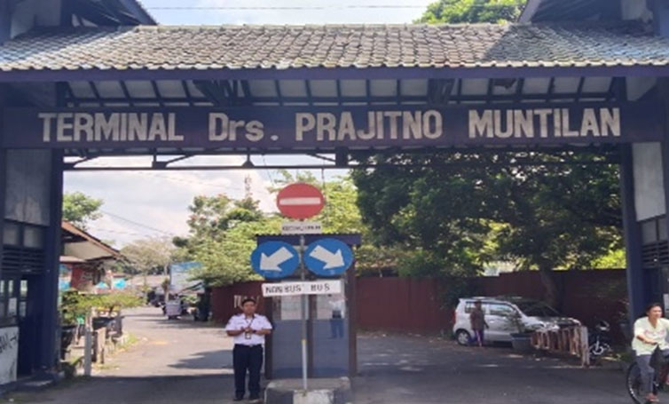 ANJUNGAN KEDATANGAN DAN KEBERANGKATAN